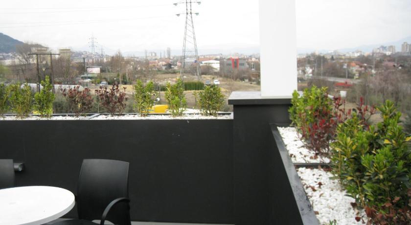 Domus Aparthotel Skopie Exterior foto